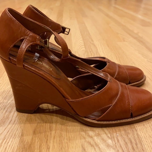 Shoes - Picture 1 of 3